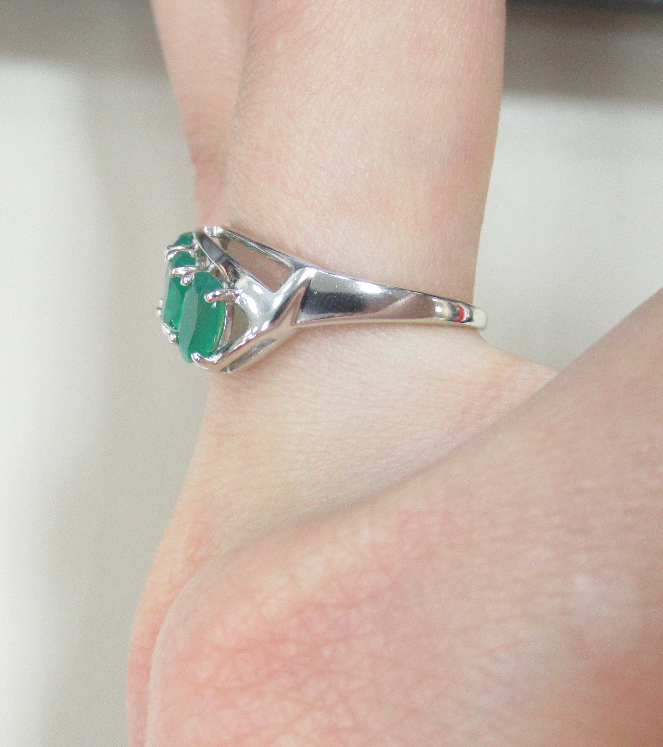 Серебряное кольцо с агатами